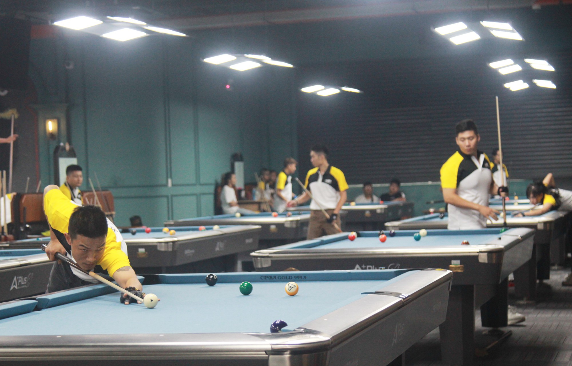 D&agrave;n &ldquo;b&oacute;ng hồng&rdquo; khuấy động giải Billiards pool 9 bi TP HCM mở rộng - Ảnh 1.