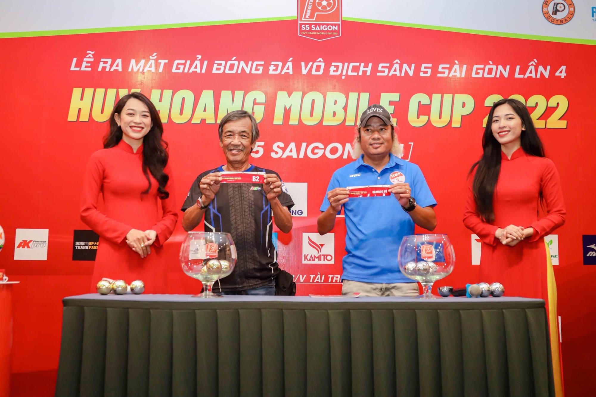Khai mạc S5 Saigon - S4: S&acirc;n chơi futsal chất lượng cao - Ảnh 2.