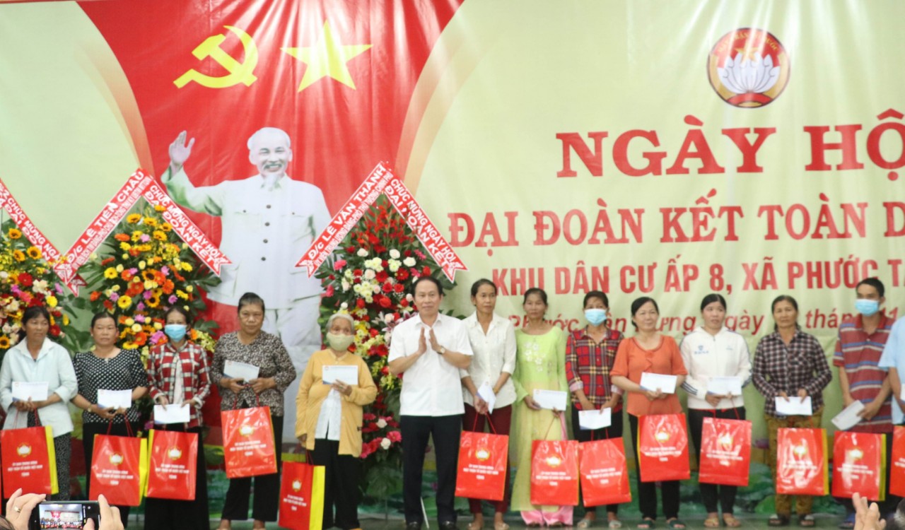 Phó Thủ tướng Lê Văn Thành dự ngày hội đại đoàn kết toàn dân tộc tại Long An - Ảnh 2.