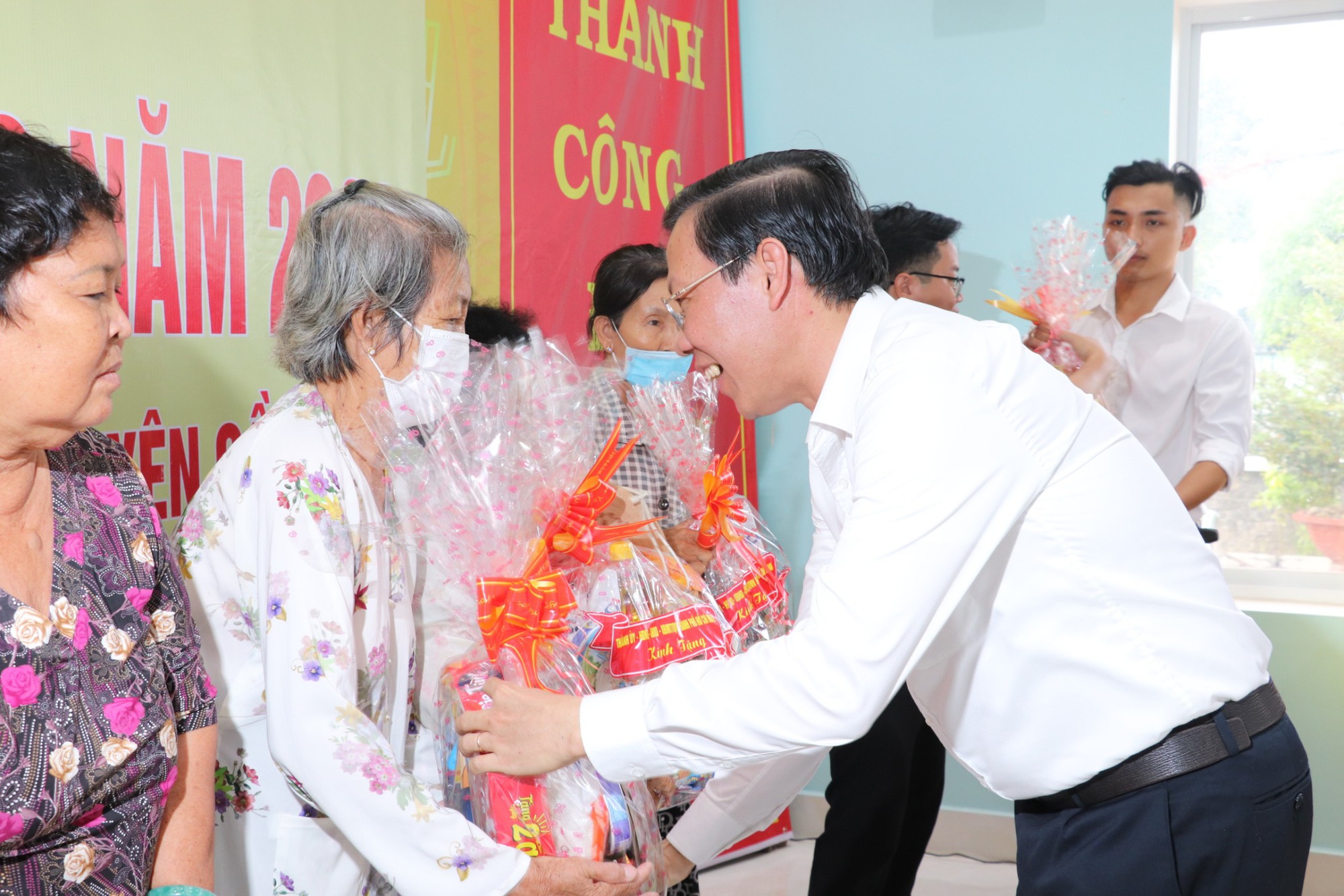 B&iacute; thư Th&agrave;nh ủy TP HCM Nguyễn Văn N&ecirc;n dự Ng&agrave;y hội Đại đo&agrave;n kết to&agrave;n d&acirc;n tộc - Ảnh 4.