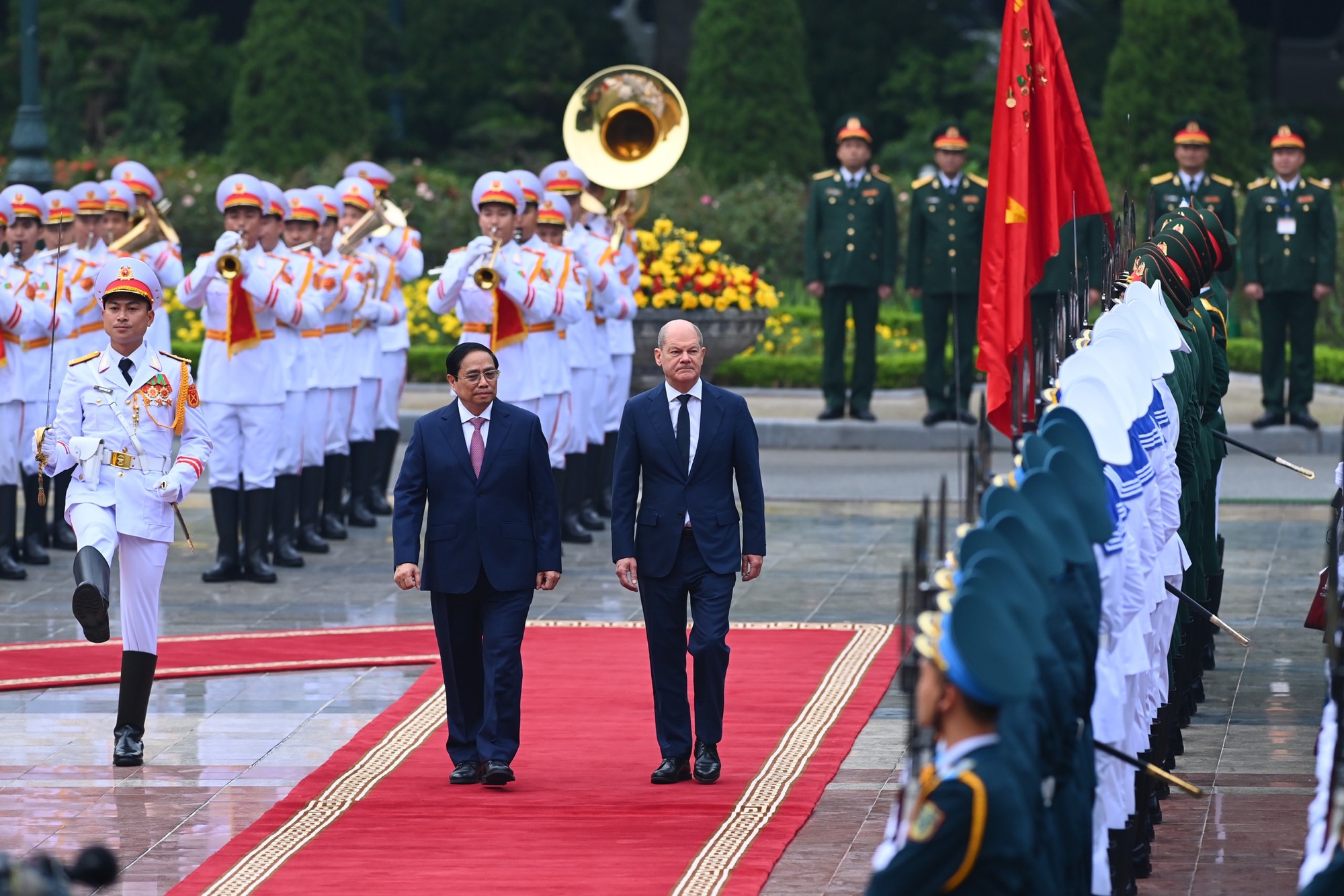 Cận cảnh Thủ tướng Phạm Minh Chính đón Thủ tướng Đức Olaf Scholz