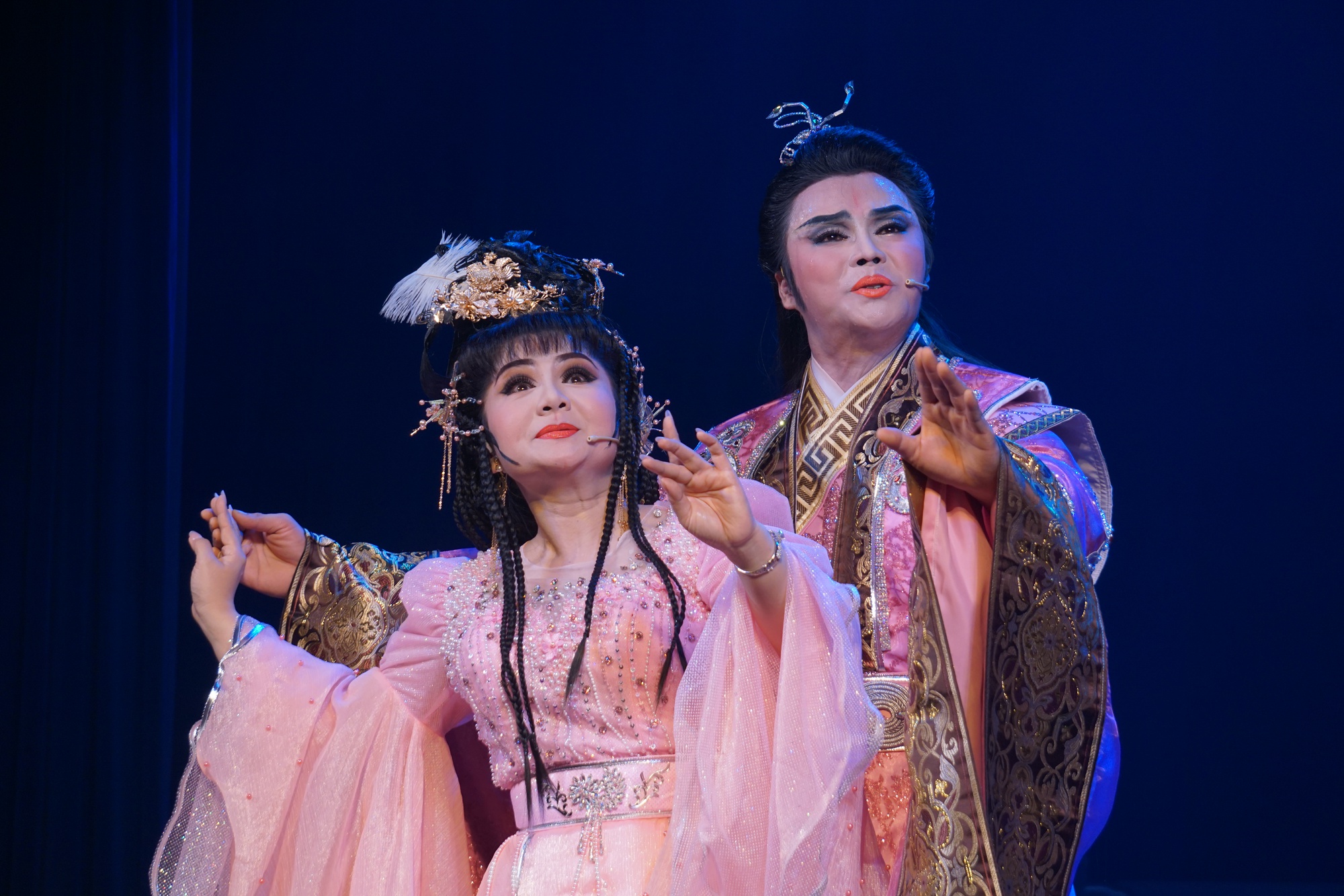 D&acirc;ng tr&agrave;o cảm x&uacute;c trong đ&ecirc;m live show Ho&agrave;i niệm C&ocirc;ng Minh - Ảnh 4.