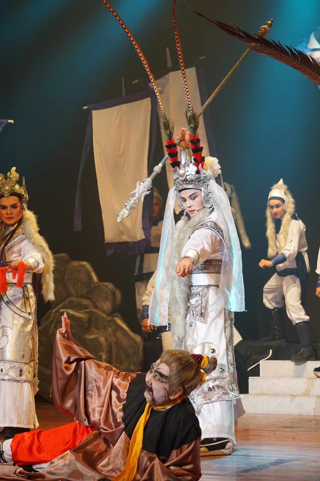 D&acirc;ng tr&agrave;o cảm x&uacute;c trong đ&ecirc;m live show Ho&agrave;i niệm C&ocirc;ng Minh - Ảnh 3.