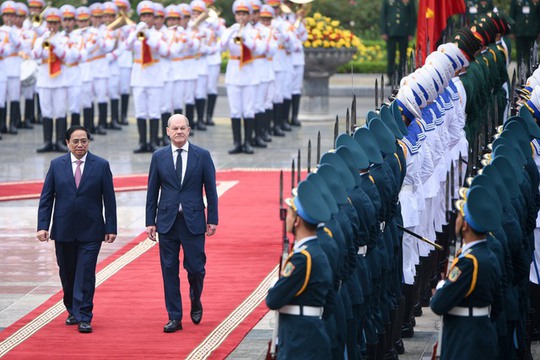 Cận cảnh Thủ tướng Phạm Minh Chính đón Thủ tướng Đức Olaf Scholz - Ảnh 8.