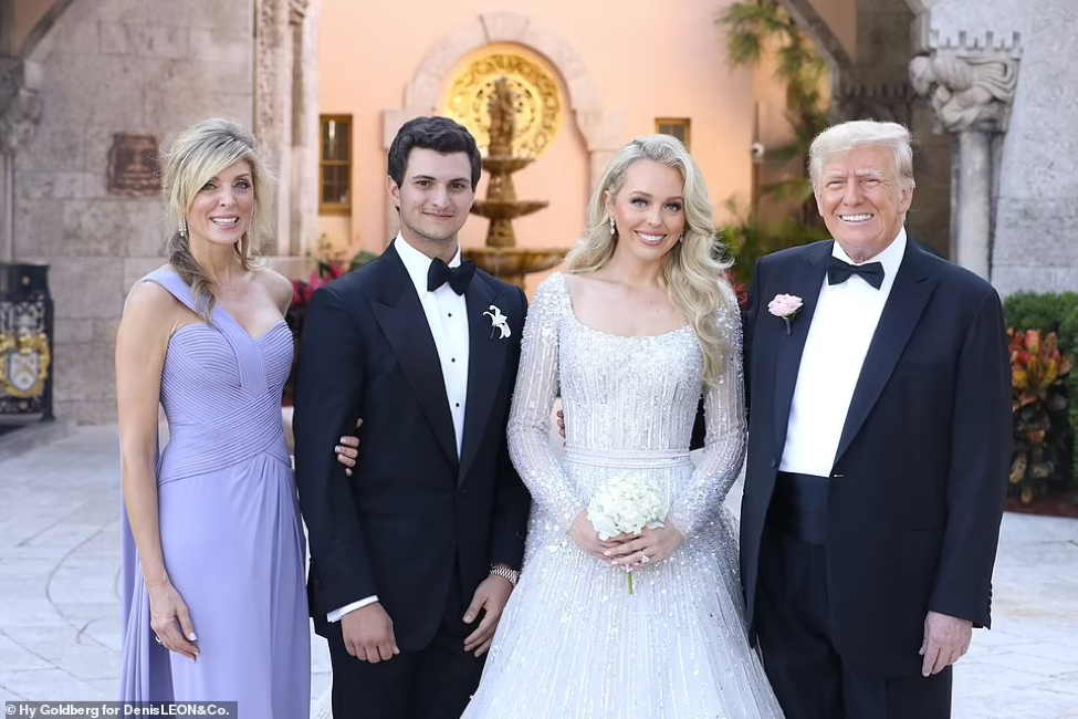 Cựu Tổng thống Donald Trump gả &uacute;t cưng cho tỉ ph&uacute; k&eacute;m 4 tuổi - Ảnh 7.