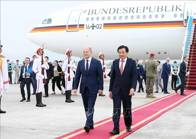 Thủ tướng Đức Olaf Scholz đến Hà Nội, bắt đầu thăm chính thức Việt Nam