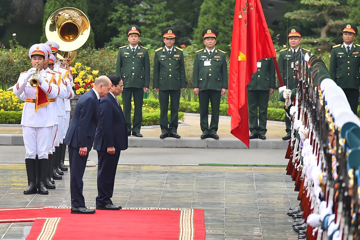 Cận cảnh Thủ tướng Phạm Minh Chính đón Thủ tướng Đức Olaf Scholz - Ảnh 7.