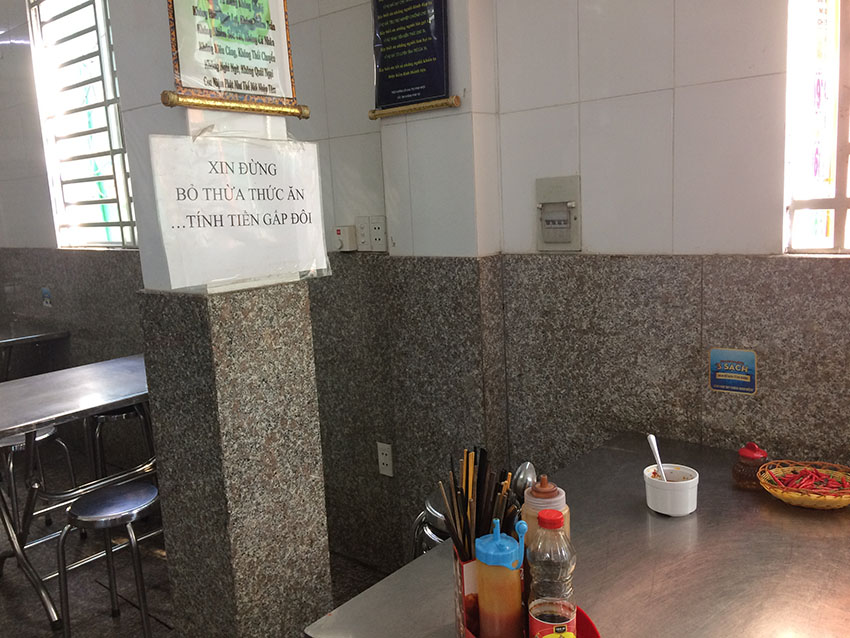 Người Việt quá lãng phí thực phẩm!: Người lớn cần làm gương cho con trẻ