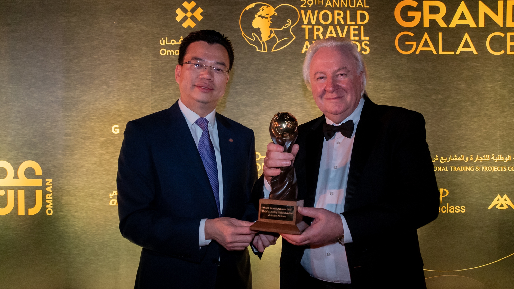World Travel Awards vinh danh Vietnam Airlines hãng hàng không hàng đầu thế giới về bản sắc văn hóa