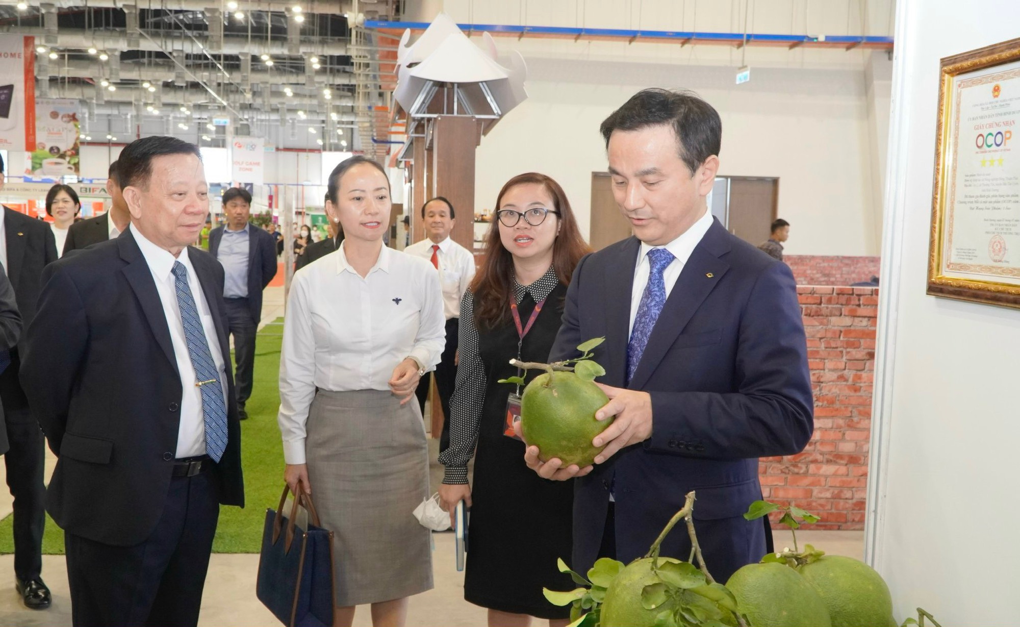 Ngày hội mua sắm không dùng tiền mặt ở Bình Dương