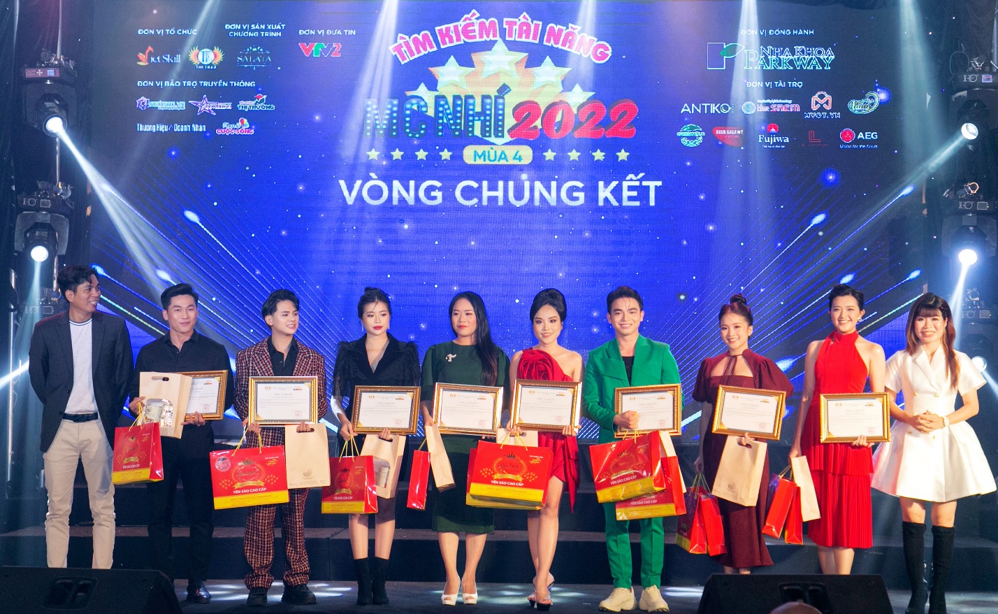 Những huấn luyện viên có tâm, có tầm với các thí sinh trong "Tìm kiếm tài năng MC nhí"