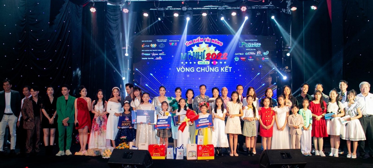 Những huấn luyện viên có tâm,có tầm với các thí sinh trong Tìm kiếm tài năng MC nhí - Ảnh 3.