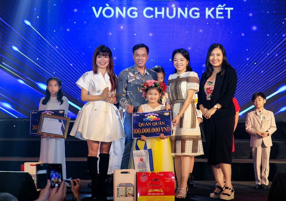 Những huấn luyện viên có tâm,có tầm với các thí sinh trong Tìm kiếm tài năng MC nhí - Ảnh 7.