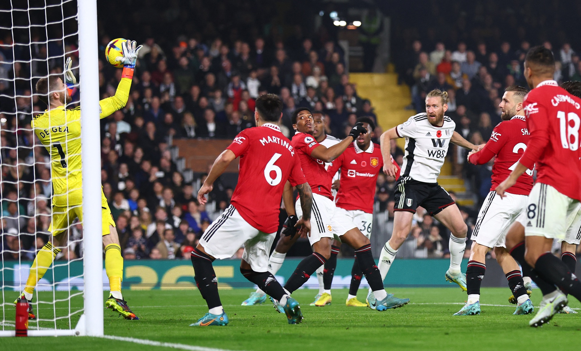 Sao 18 tuổi lập c&ocirc;ng, Man United &aacute;p s&aacute;t Top 4 Ngoại hạng Anh - Ảnh 1.