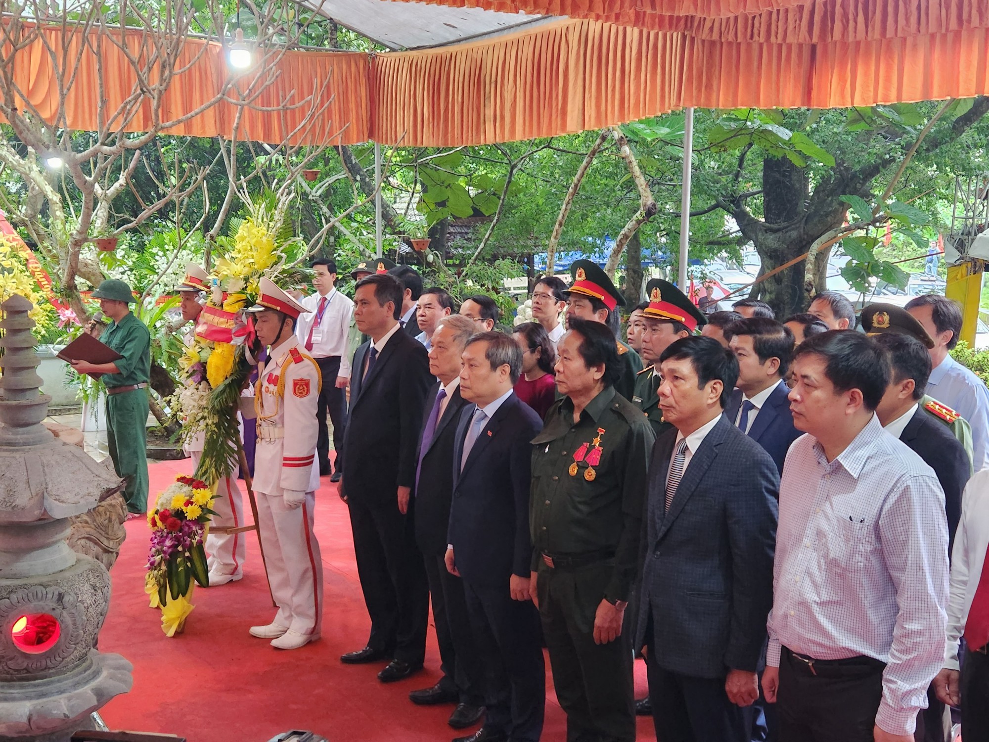 Tưởng niệm 50 năm ngày hy sinh của các Anh hùng liệt sĩ tại hang Tám Cô