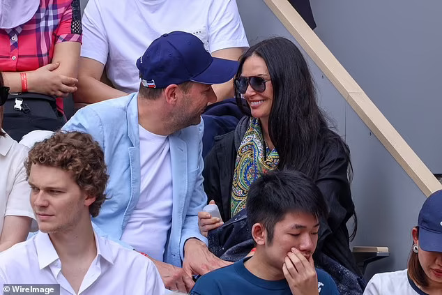 Minh tinh Demi Moore tan vỡ tình trẻ với đầu bếp doanh nhân