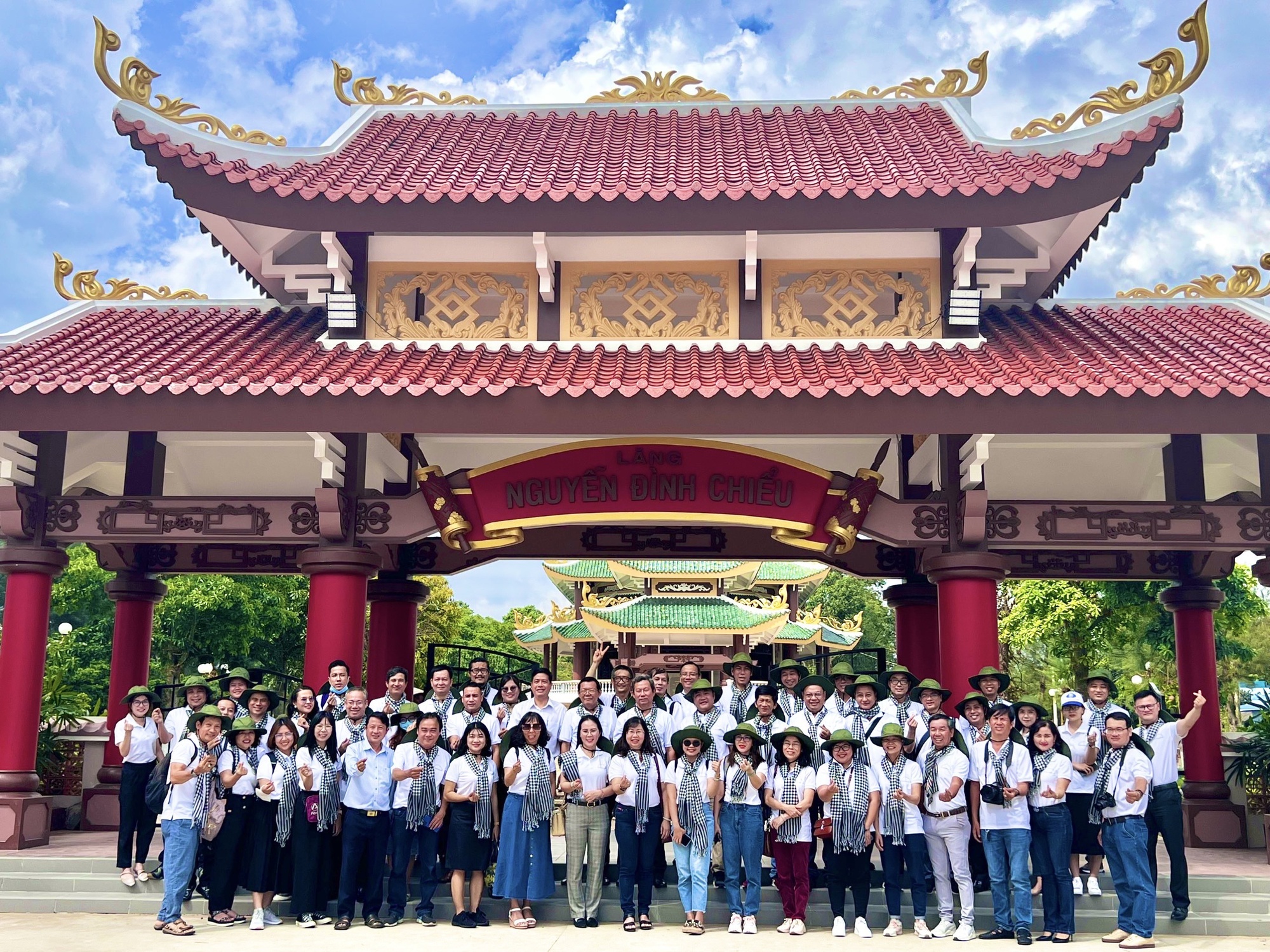 Đoàn cán bộ, báo chí, xuất bản TP HCM hành trình về đất phương Nam - Ảnh 2.