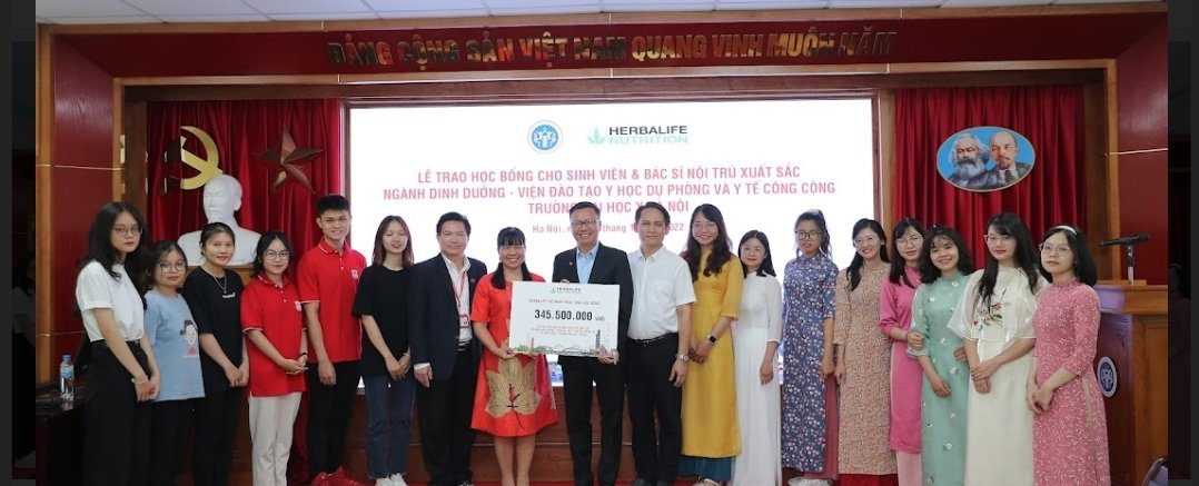 Herbalife Việt Nam trao học bổng cho 20 sinh vi&ecirc;n, b&aacute;c sĩ Đại học Y H&agrave; Nội - Ảnh 2.