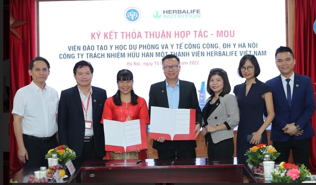 Herbalife Việt Nam trao học bổng cho 20 sinh viên, bác sĩ Đại học Y Hà Nội