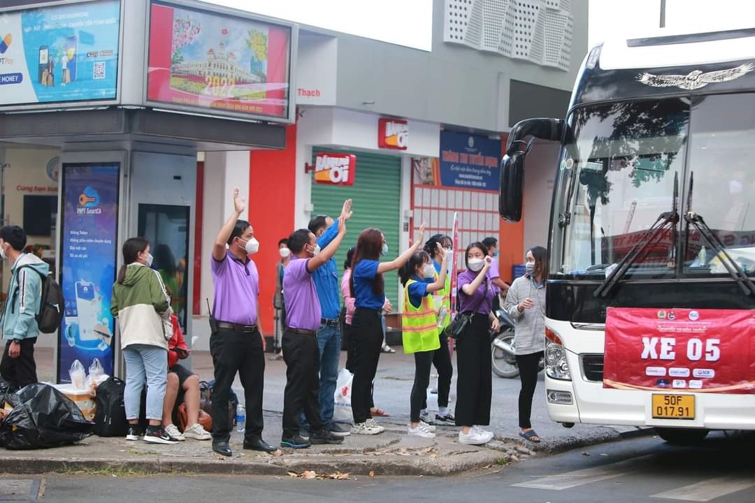 1.500 v&eacute; xe miễn ph&iacute; cho thanh ni&ecirc;n c&ocirc;ng nh&acirc;n - Ảnh 1.