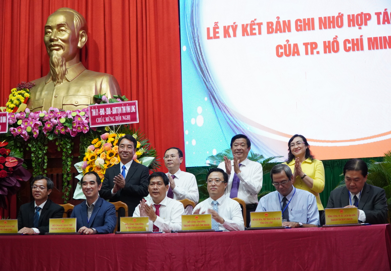 TP HCM và Vĩnh Long liên kết về du lịch, thương mại