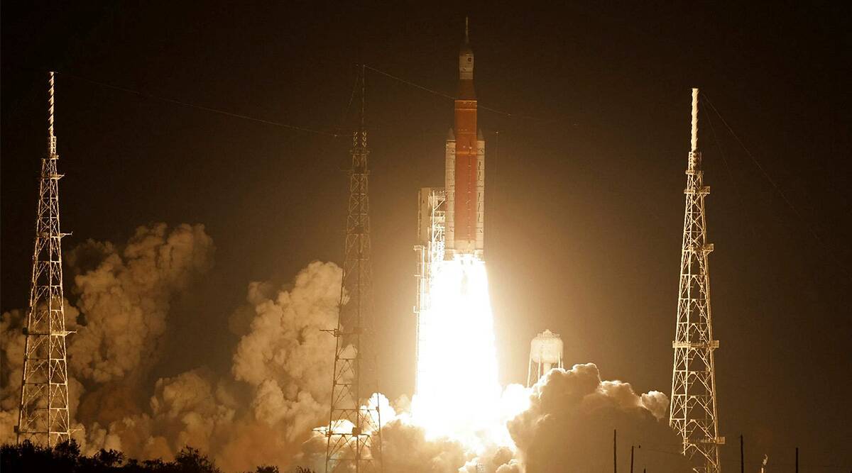T&agrave;u vũ trụ NASA cất c&aacute;nh l&ecirc;n mặt trăng sau loạt trắc trở - Ảnh 1.