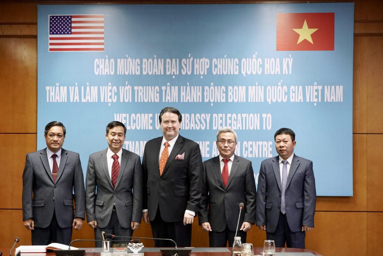 Việt Nam - Mỹ thúc đẩy hợp tác khắc phục hậu quả bom mìn