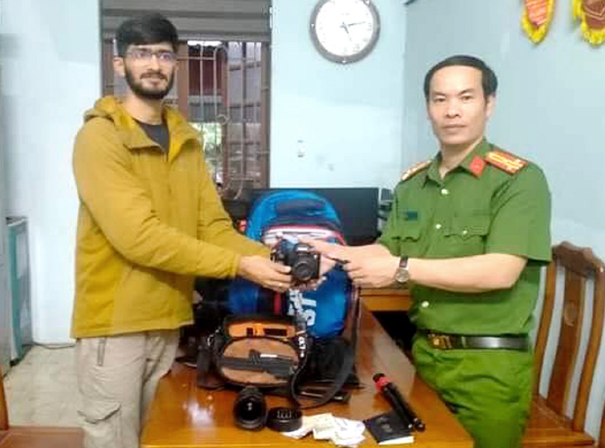 Bắt kẻ trộm bộ đồ quay camera trị giá 200 triệu đồng, tiền, hộ chiếu của du khách Ấn Độ