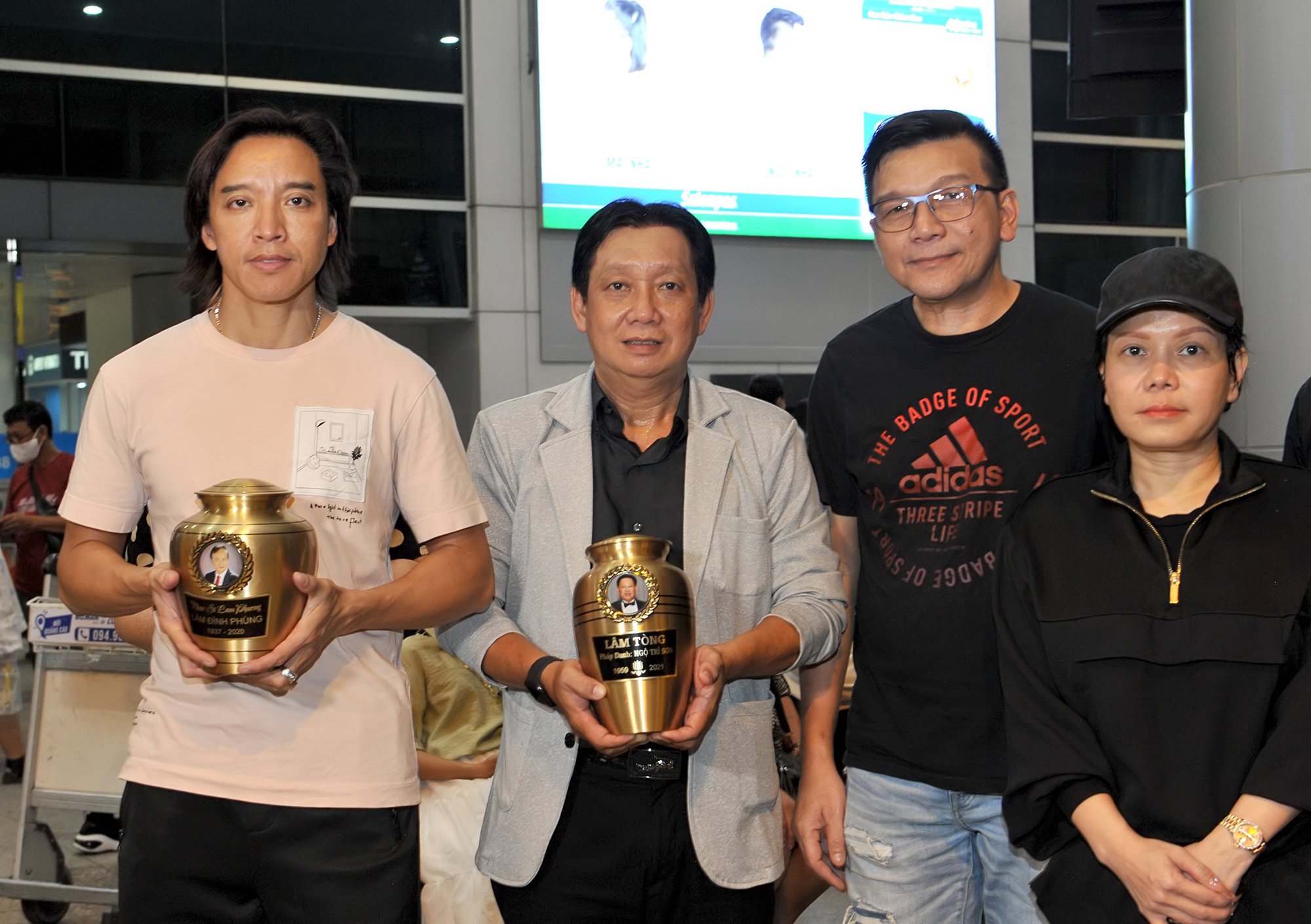Tro cốt nhạc sĩ Lam Phương đã về tới Việt Nam