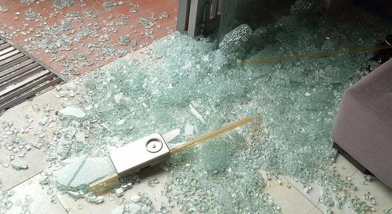 Nữ sinh lớp 9 bị kính cửa lớp học cứa vào cổ tử vong