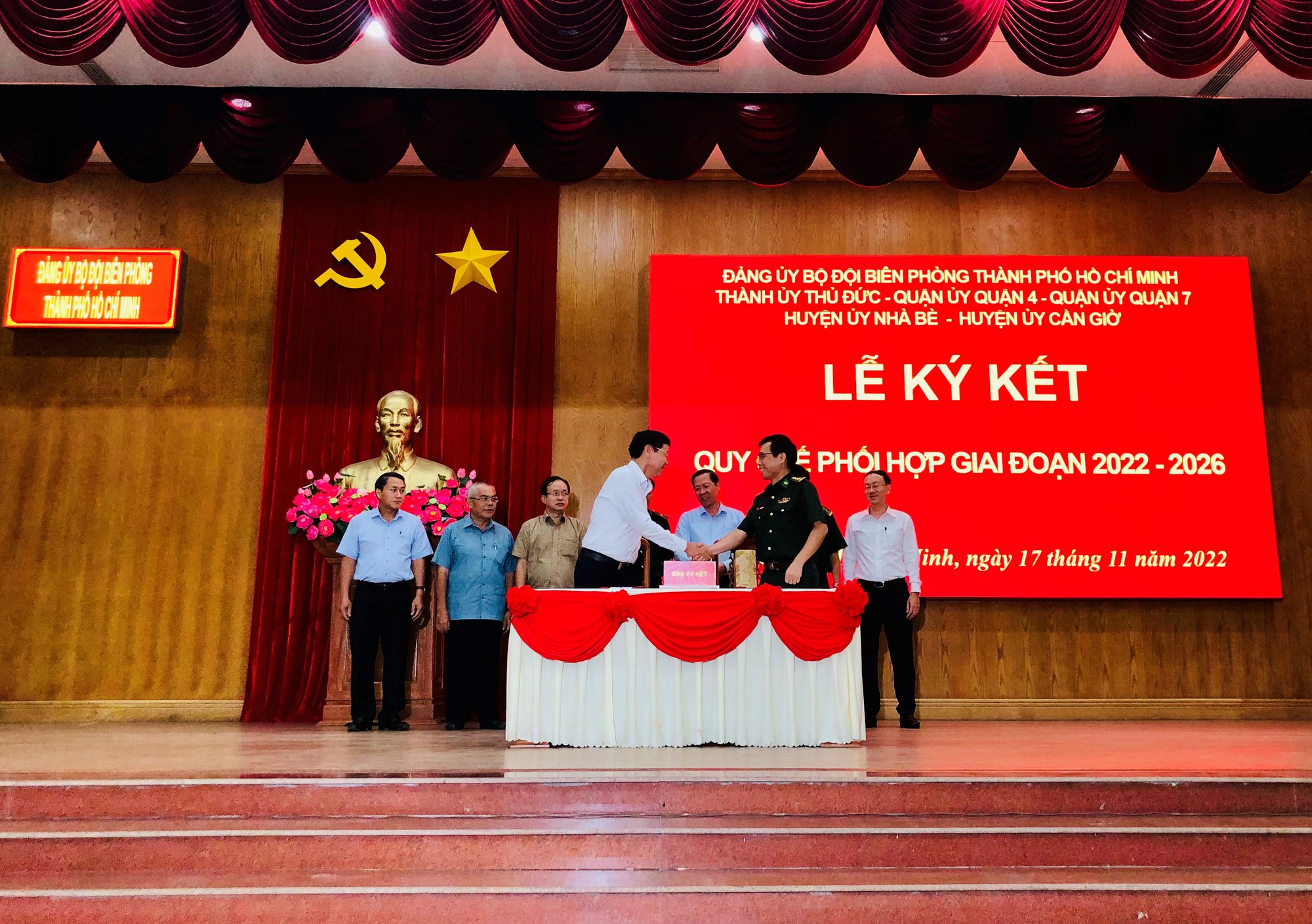 Chủ tịch Phan Văn Mãi: Theo dõi, giúp đỡ, giám sát nhau để cùng tiến bộ - Ảnh 2.