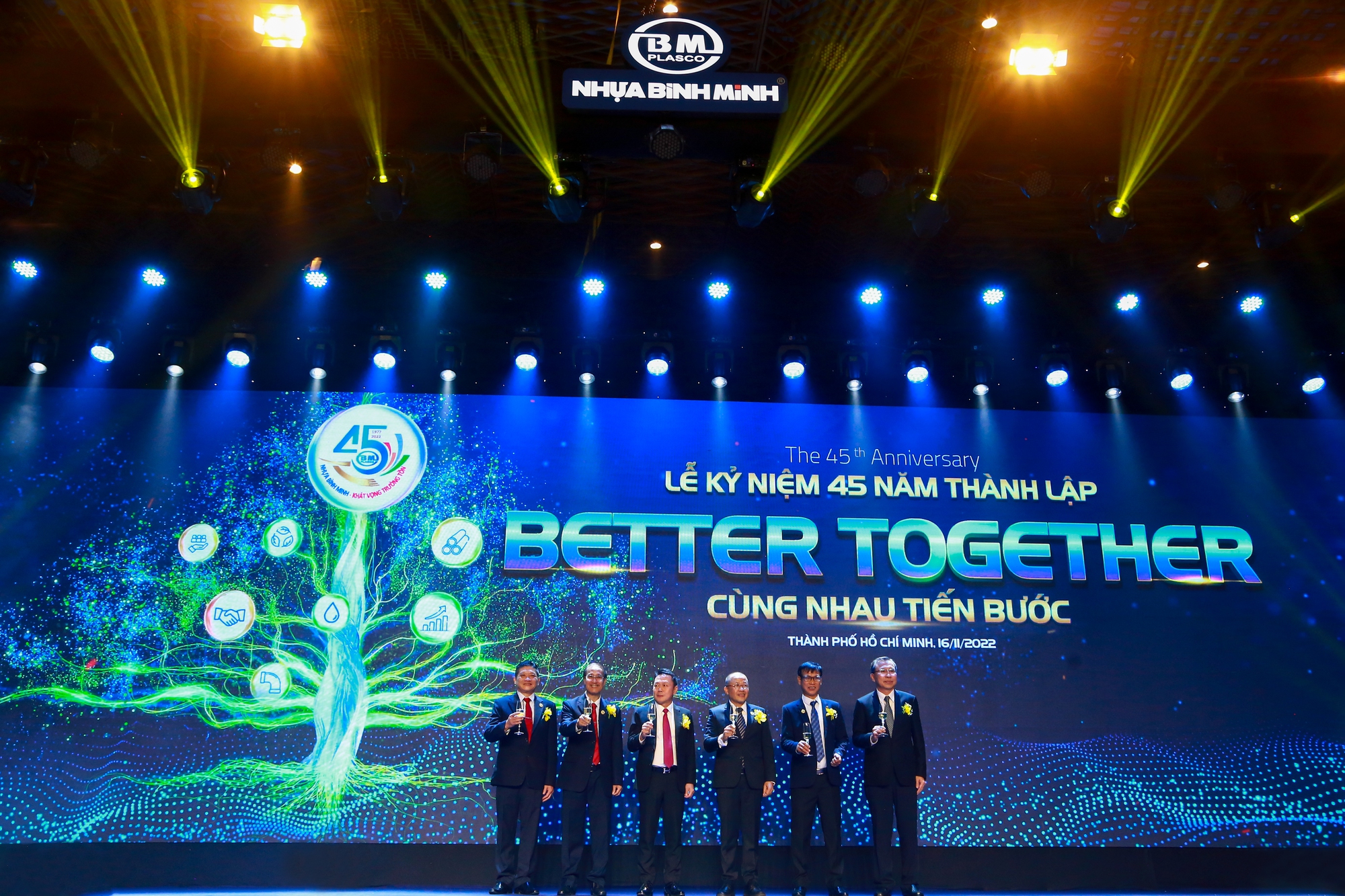 Chương tr&igrave;nh&rdquo; C&ugrave;ng nhau tiến bước&rdquo; kỷ niệm 45 năm th&agrave;nh lập C&ocirc;ng ty Cổ phần nhựa B&igrave;nh Minh - Ảnh 1.