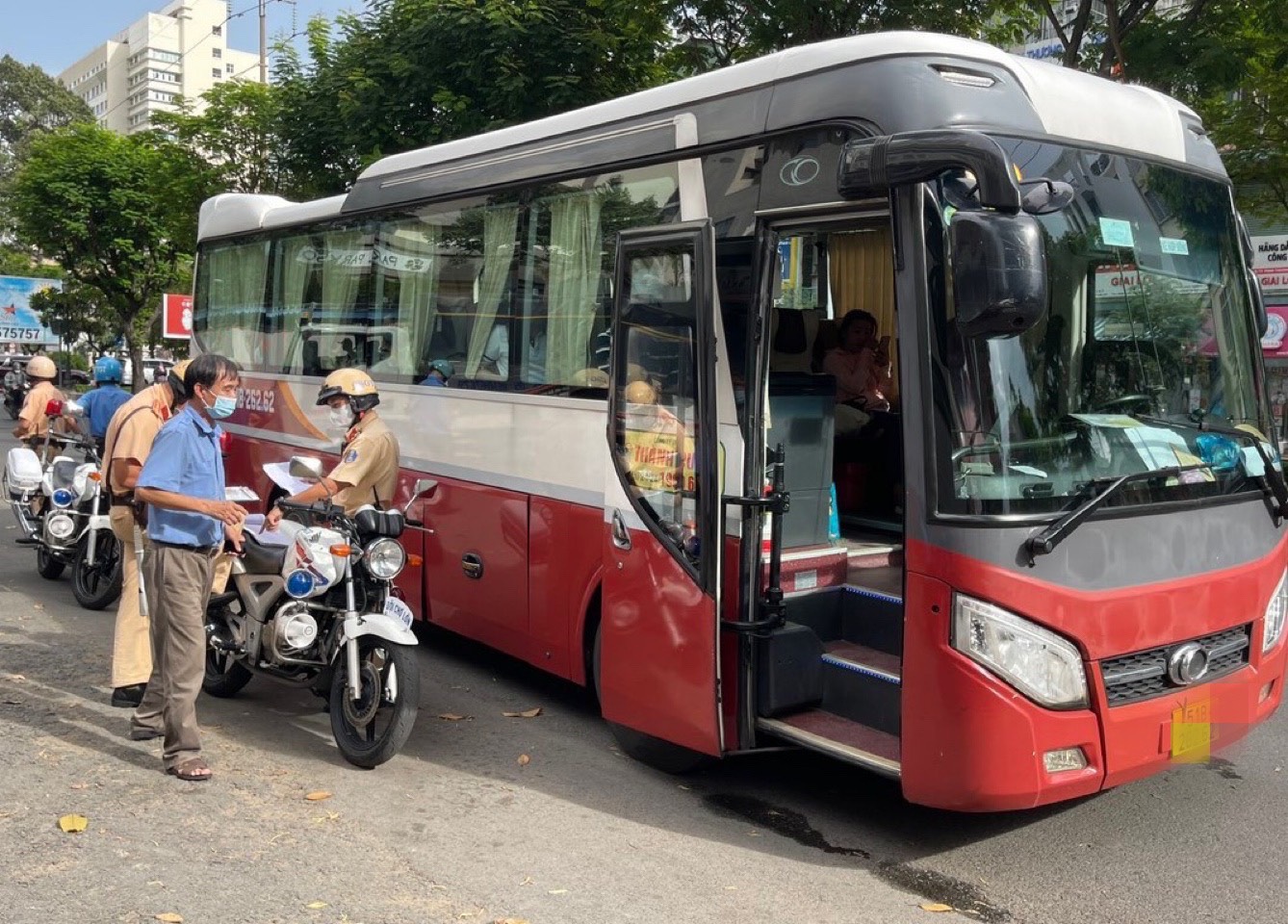 Truy quét "xe dù, bến cóc" hoành hành ở quận 5 - TP HCM