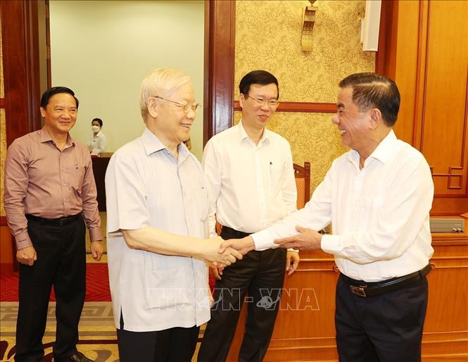 Những h&igrave;nh ảnh Tổng B&iacute; thư chủ tr&igrave; họp về ph&ograve;ng, chống tham nhũng, ti&ecirc;u cực - Ảnh 5.
