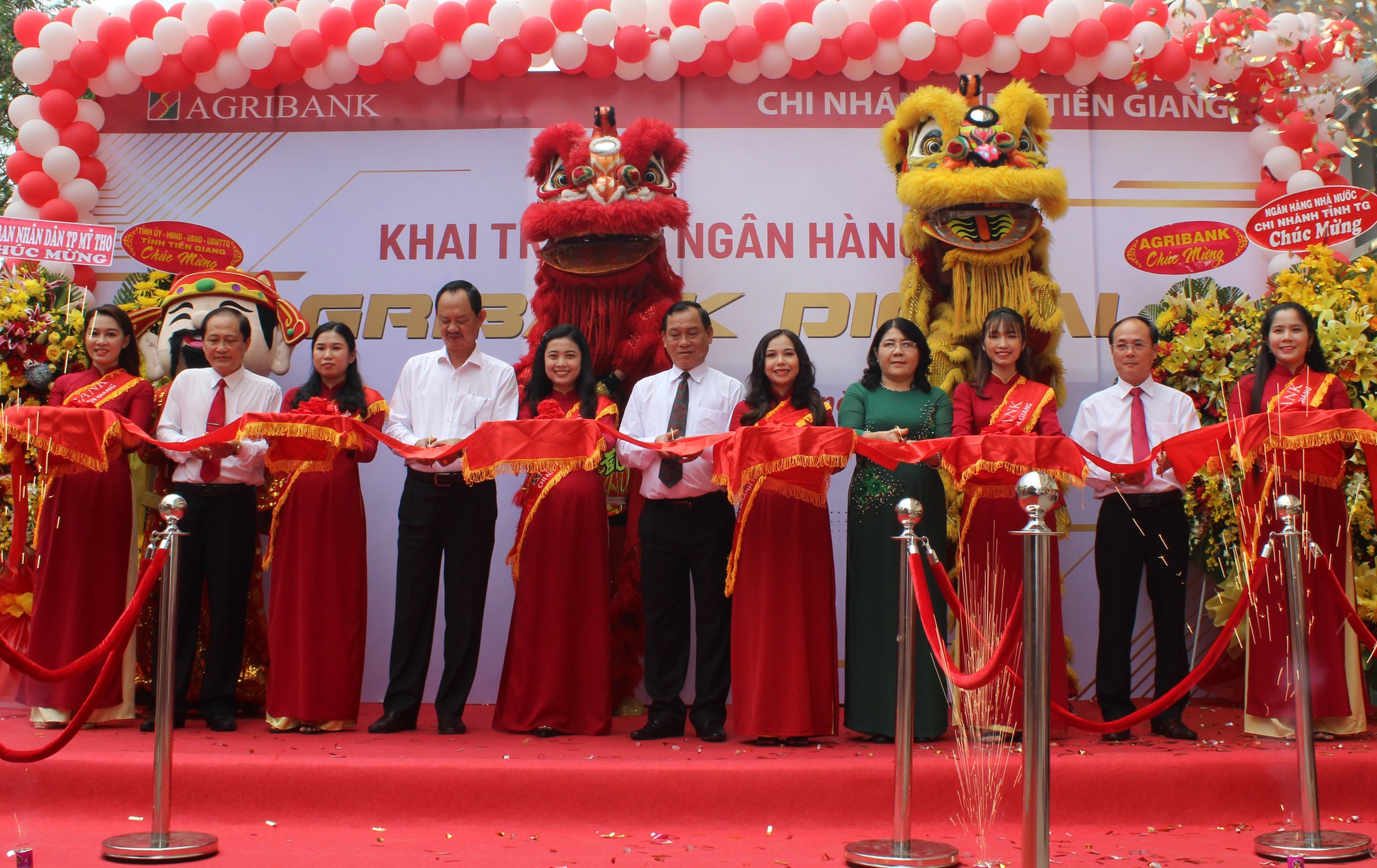 Agribank đưa v&agrave;o hoạt động ng&acirc;n h&agrave;ng số đầu ti&ecirc;n tại Tiền Giang - Ảnh 1.