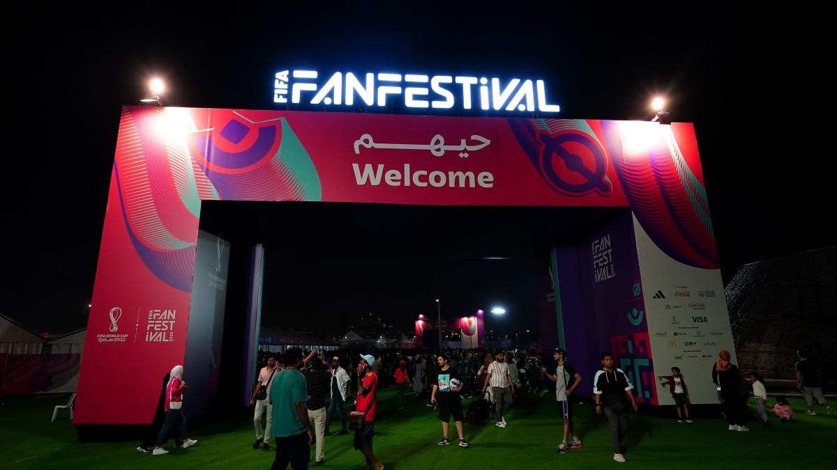 World Cup 2022: Qatar cấm bia rượu, FIFA khó xử - Ảnh 2.