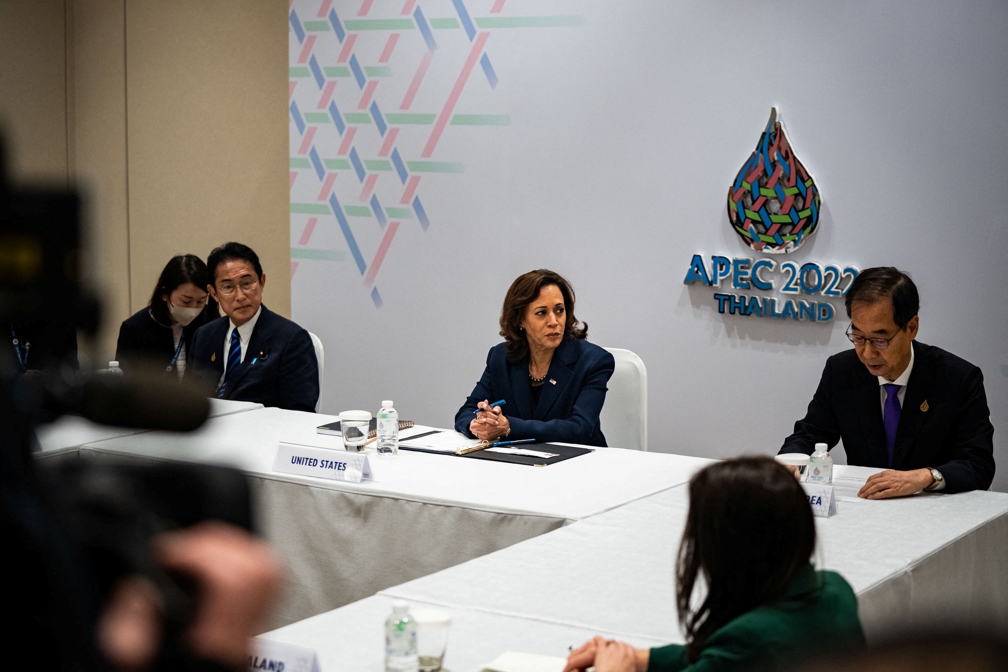 Hội nghị APEC gi&aacute;n đoạn v&igrave; Triều Ti&ecirc;n ph&oacute;ng t&ecirc;n lửa - Ảnh 1.