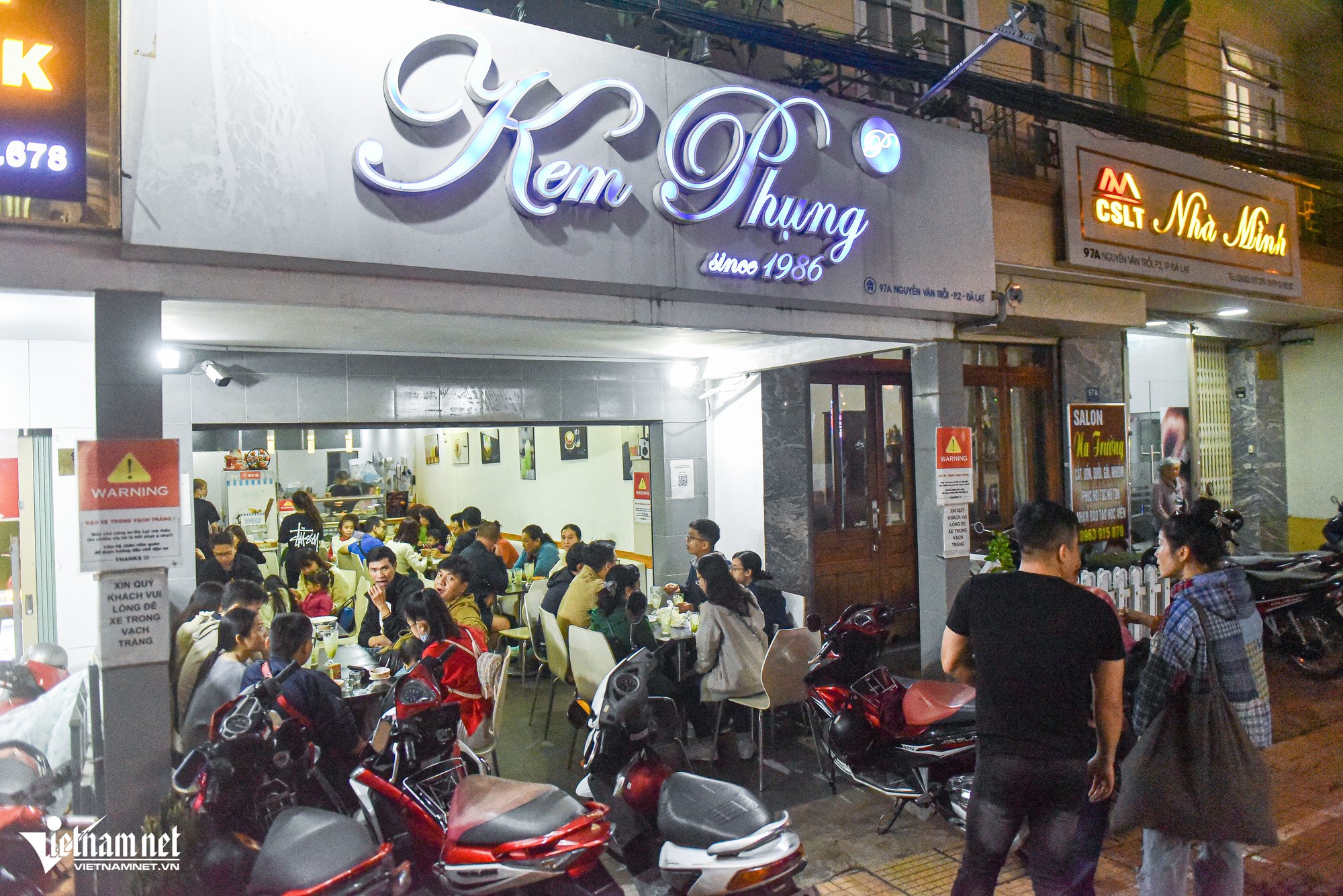 Kem bơ Đà Lạt: Lạnh mấy cũng đông người ăn - Ảnh 2.