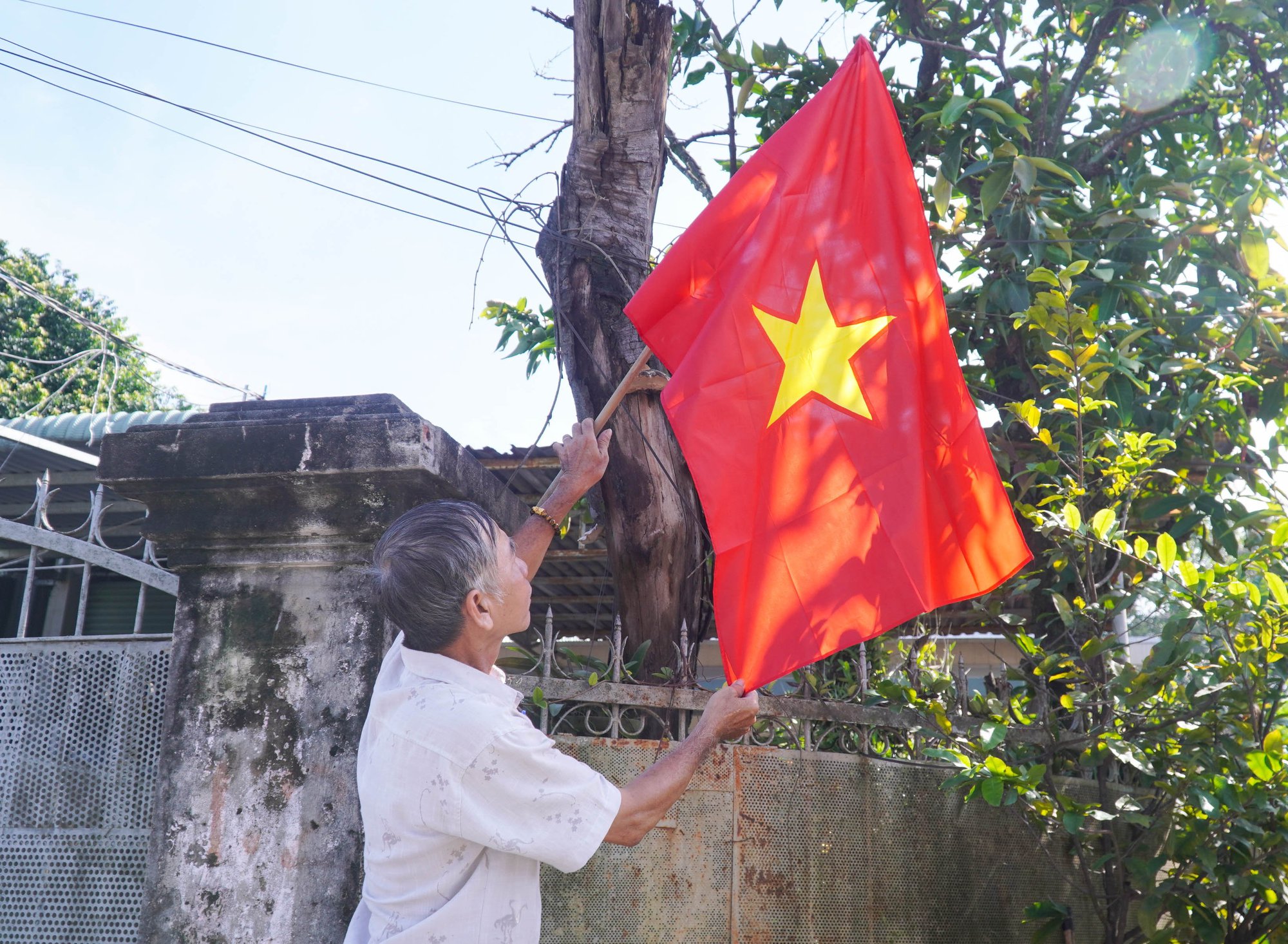 Thực hiện "Đường cờ Tổ quốc" tại huyện Hóc Môn