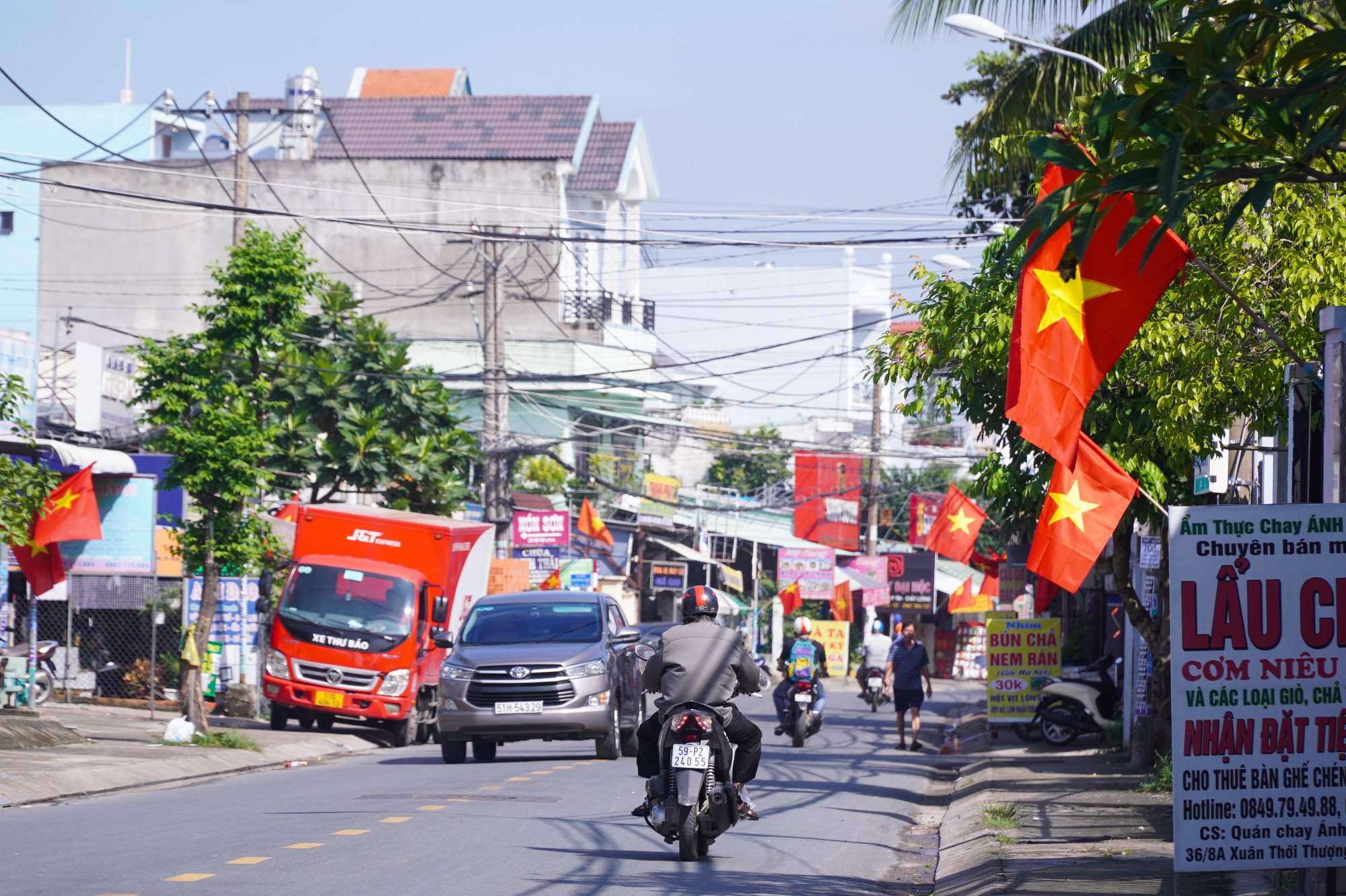 Thực hiện Đường cờ Tổ quốc tại huyện H&oacute;c M&ocirc;n - Ảnh 2.