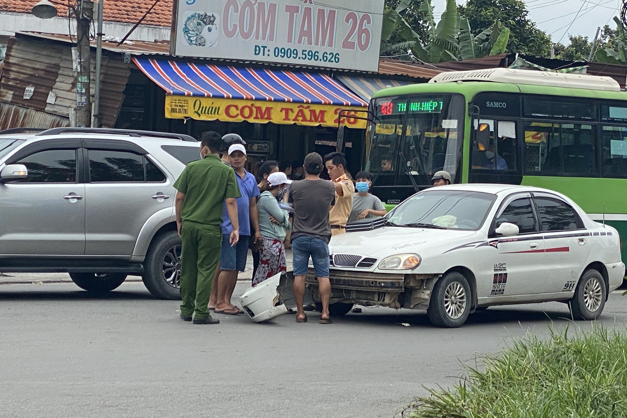 TP HCM: Xe m&aacute;y t&ocirc;ng li&ecirc;n ho&agrave;n tại huyện H&oacute;c M&ocirc;n - Ảnh 1.