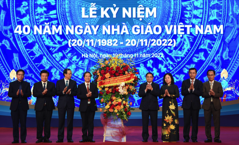 Thủ tướng: Các thầy cô phải là tấm gương sáng về tình yêu thương, sẻ chia và trách nhiệm