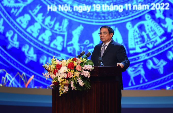 Thủ tướng: C&aacute;c thầy c&ocirc; phải l&agrave; tấm gương s&aacute;ng về t&igrave;nh y&ecirc;u thương, sẻ chia v&agrave; tr&aacute;ch nhiệm - Ảnh 2.