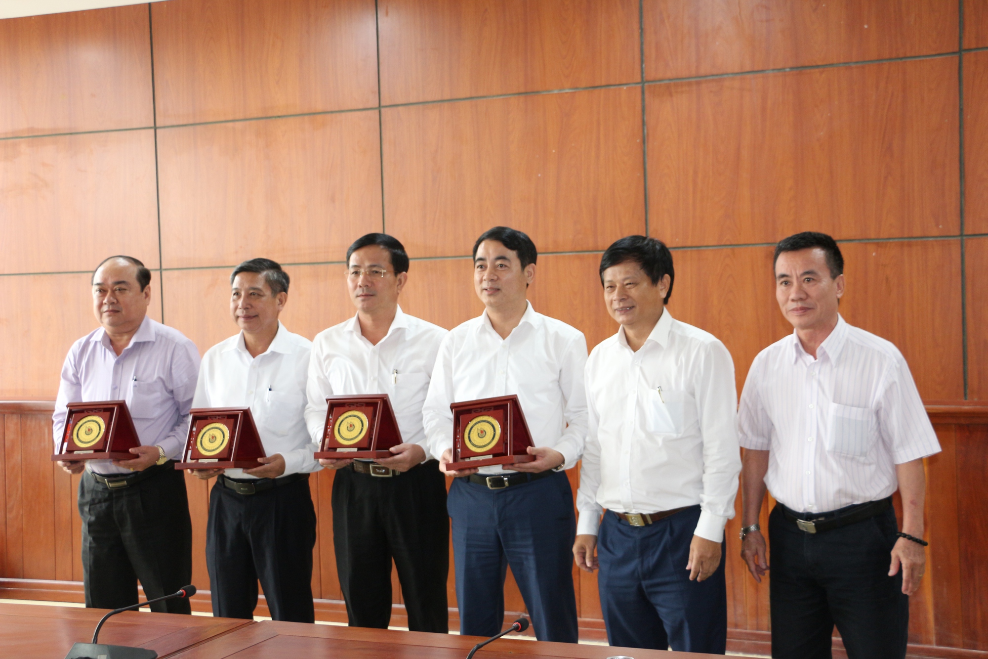 Hậu Giang cam kết đồng h&agrave;nh c&ugrave;ng b&aacute;o ch&iacute; - Ảnh 5.