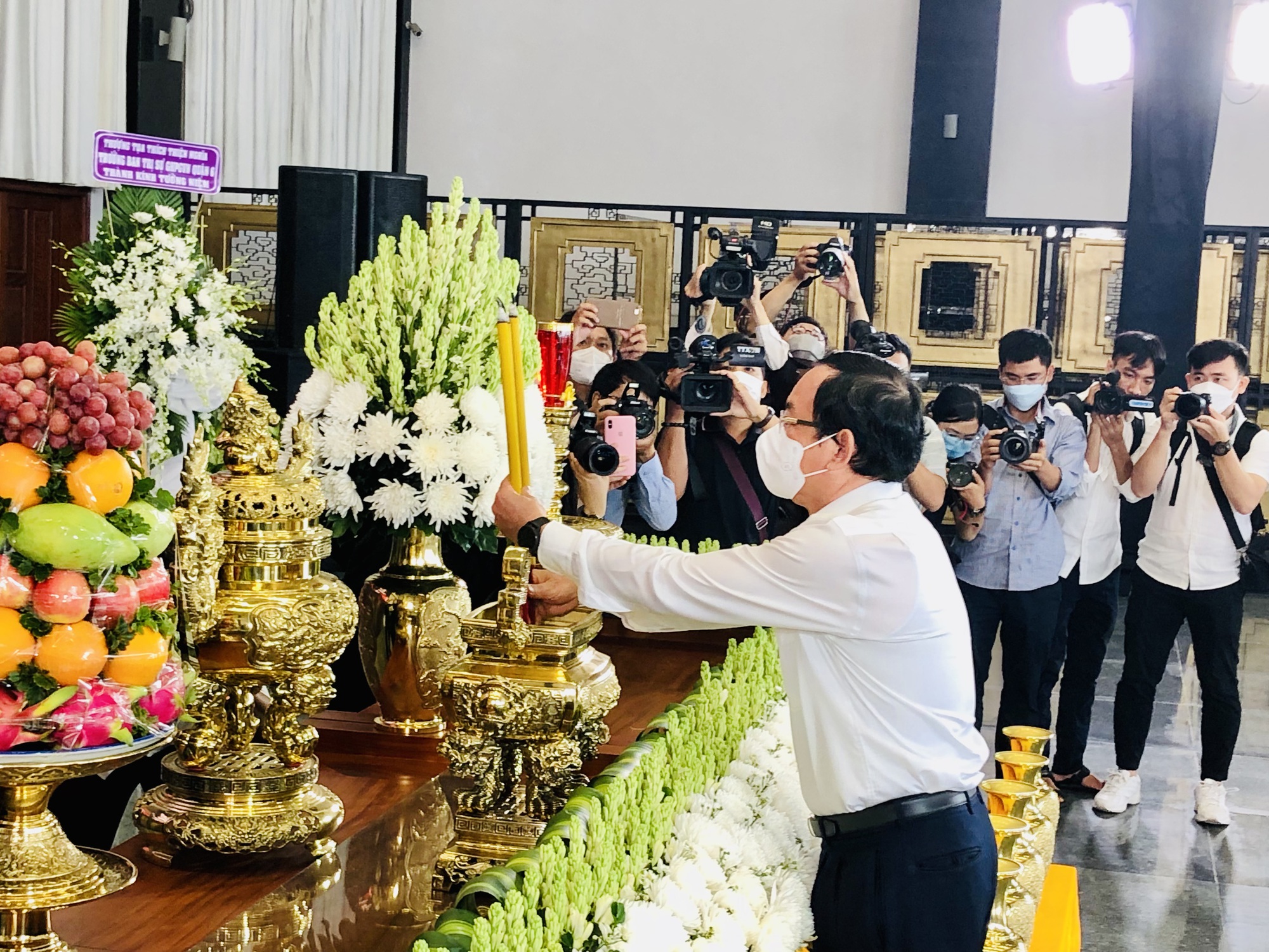 Tưởng niệm đồng bào, cán bộ, chiến sĩ hy sinh, tử vong trong đại dịch COVID-19
