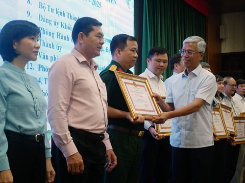 Người đứng đầu phải l&agrave; tấm gương mẫu mực - Ảnh 1.