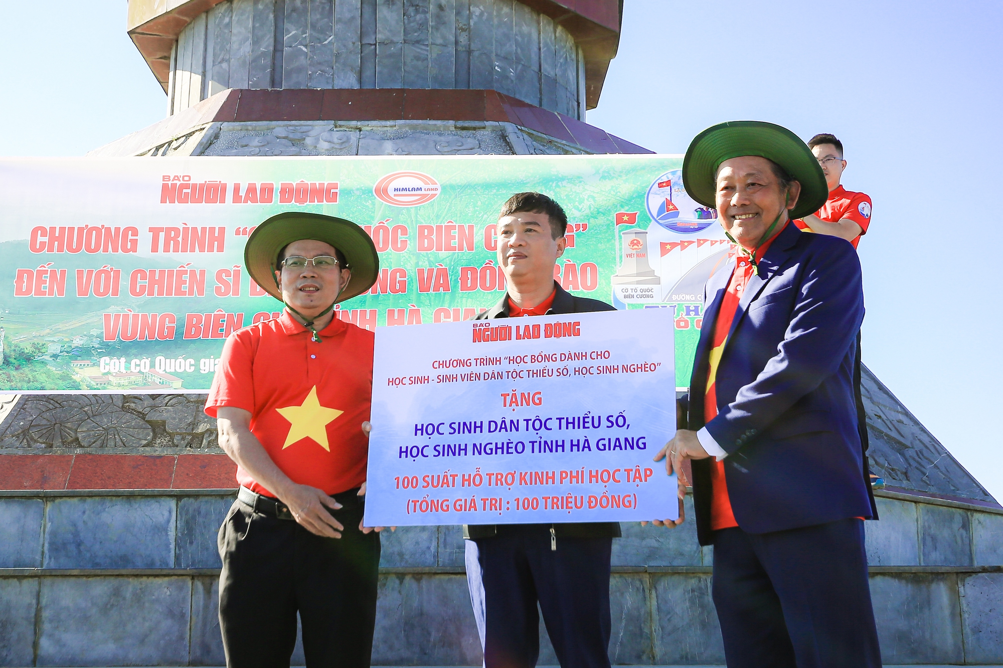 Chương trình Tự hào cờ Tổ quốc làm Lễ chào cờ tại Cột cờ Quốc gia Lũng Cú - Ảnh 5.