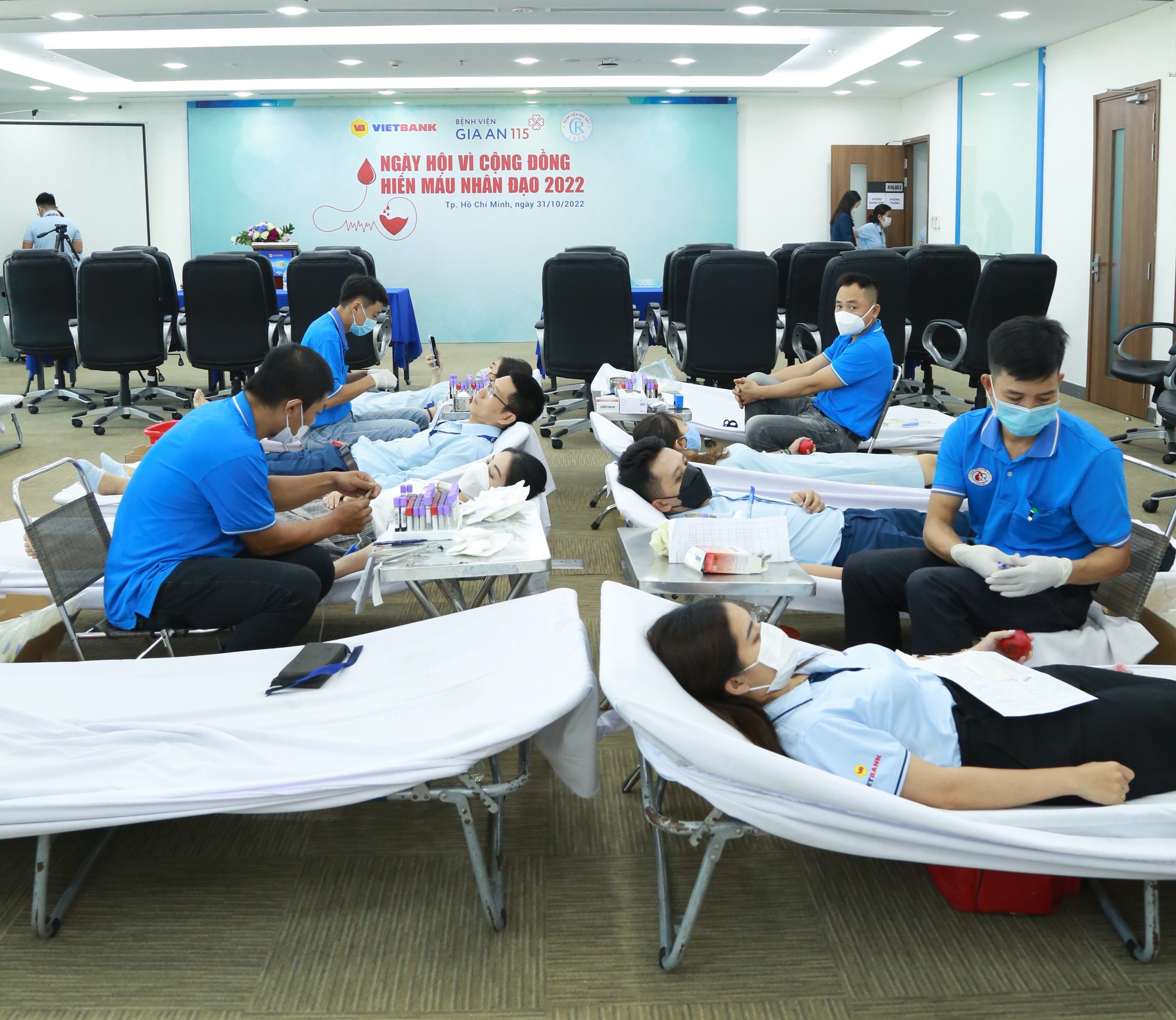 Vietbank tổ chức ngày hội hiến máu nhân đạo 2022 - Ảnh 1. Vietbank tổ chức ngày hội hiến máu nhân đạo 2022 - Ảnh 1.