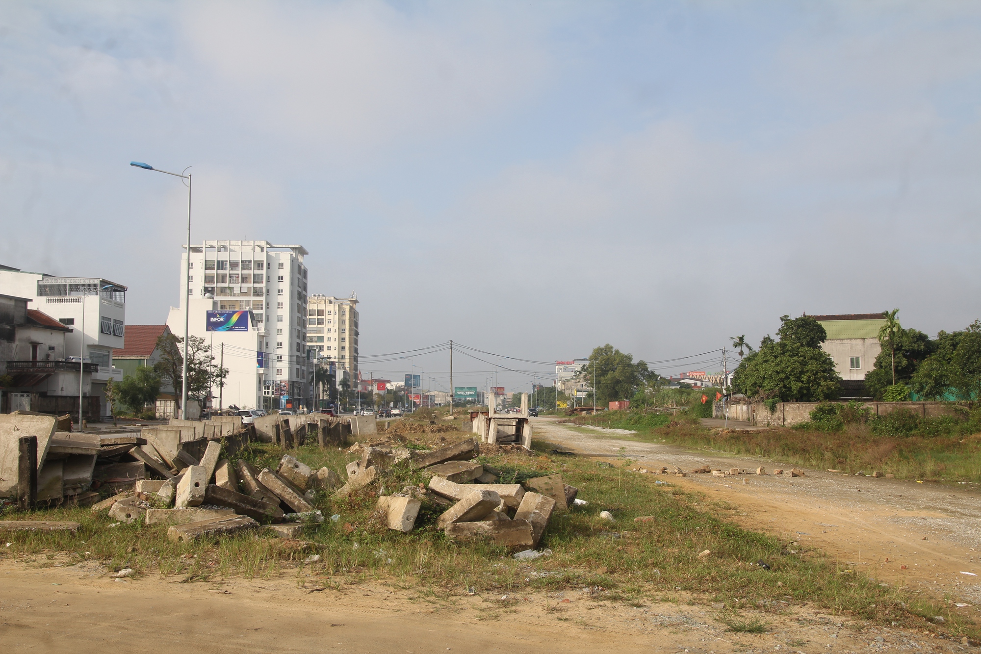 Cận cảnh tuyến đường gần 1 km, đầu tư 280 tỉ đồng gần 20 năm vẫn chưa xong