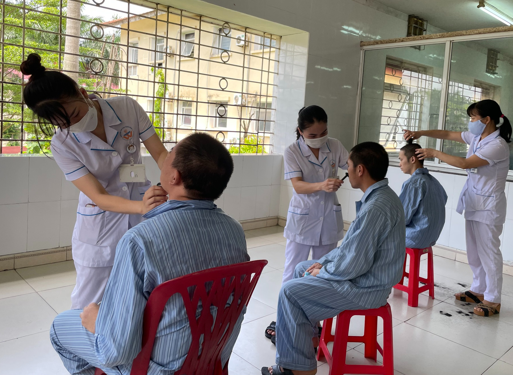 Bác sĩ chuyên ngành tâm thần, pháp y... cần được trả lương cao nhất?